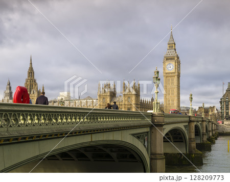 イギリス・ロンドン　ウェストミンスター橋・ビッグベン / London, UK 128209773