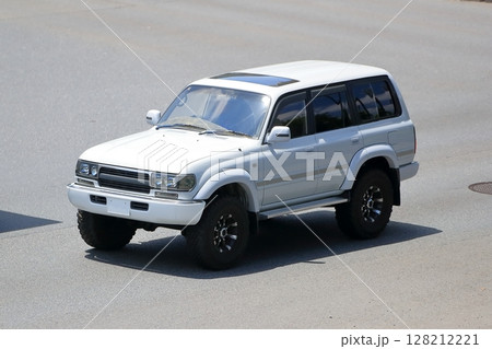 国産SUV　イメージ 128212221