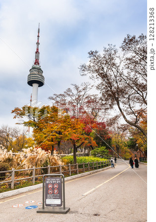秋のソウル Nソウルタワー(南山タワー) 秋のソウル Nソウルタワー(南山タワー) 128213368
