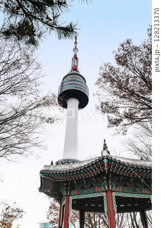 秋のソウル Nソウルタワーと南山八角亭 秋のソウル Nソウルタワーと南山八角亭 128213370