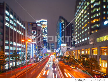 東京・渋谷駅前と首都高　シフトレンズ　玉ボケアオリ 128213404