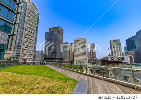 東京　千代田区 丸の内　KITTE丸の内　KITTEガーデンから見た東京駅周辺 128213727