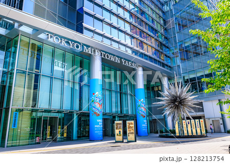 東京　中央区 八重洲の都市風景　東京ミッドタウン八重洲 128213754