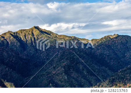 日本百名山宮之浦岳　世界自然遺産屋久島(秋 128213763