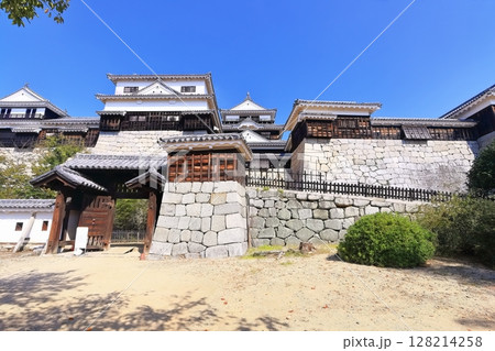 【愛媛県】秋晴れの松山城天守(現存12天守) 【愛媛県】秋晴れの松山城天守(現存12天守) 128214258