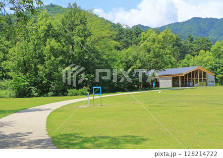 サントリー天然水北アルプス信濃の森工場　みずのわ広場 128214722