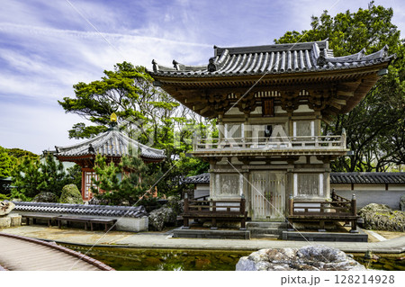 四国八十八箇所38番　金剛福寺　鐘楼堂と釈迦堂　高知県土佐清水市 128214928