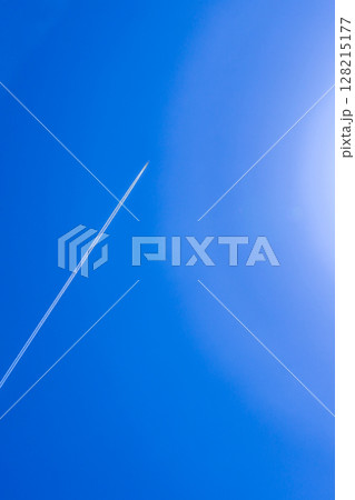 青空と飛行機雲 青空と飛行機雲 128215177