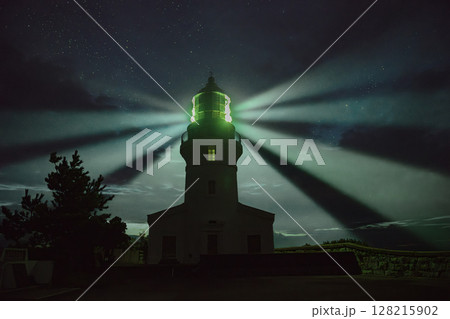 屋久島灯台の灯光 屋久島国立公園(夏 屋久島灯台の灯光 屋久島国立公園(夏 128215902