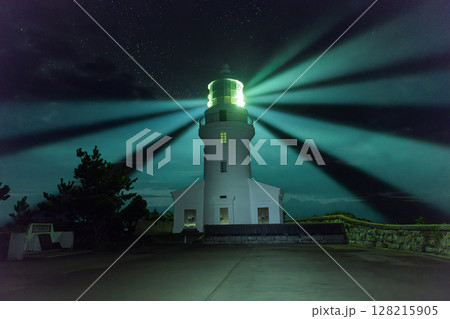 屋久島灯台の灯光 屋久島国立公園(夏 屋久島灯台の灯光 屋久島国立公園(夏 128215905
