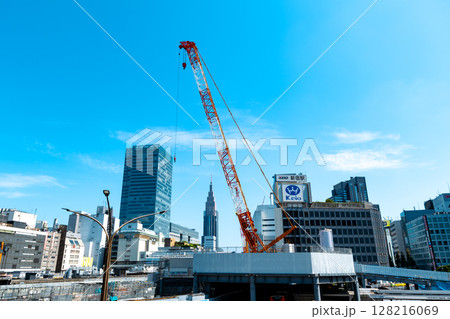 東京都市風景 新宿駅西口の再開発工事 2025.06　a-4 ライトカラー 128216069
