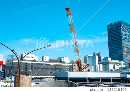 東京都市風景 新宿駅西口の再開発工事 2025.06　h-4 ライトカラー 128216105