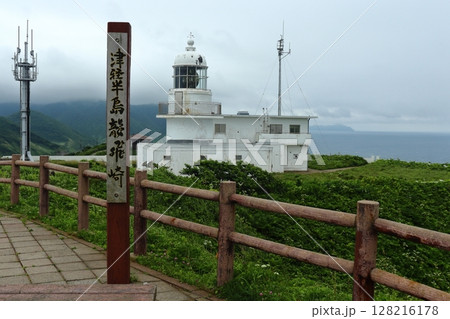 津軽半島の龍飛埼灯台（青森県外ヶ浜町） 128216178