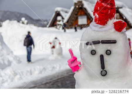 雪に覆われた冬の世界文化遺産 白川村(白川郷) 岐阜県 :1月 雪に覆われた冬の世界文化遺産 白川村(白川郷) 岐阜県 :1月 128216774