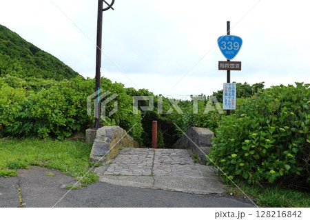 龍飛崎の国道339号 階段国道の頂上側入口（青森県外ヶ浜町） 128216842