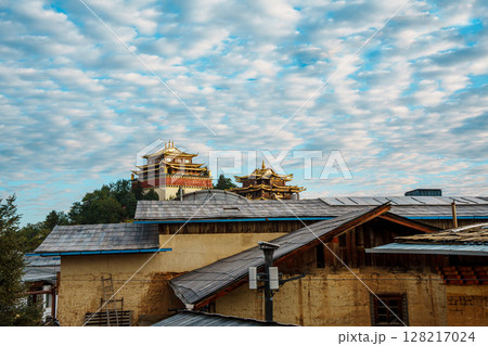 Golden Roof of Dafo Temple Overlooking Dukezong Ancient Town Golden Roof of Dafo Temple Overlooking Dukezong Ancient Town 128217024