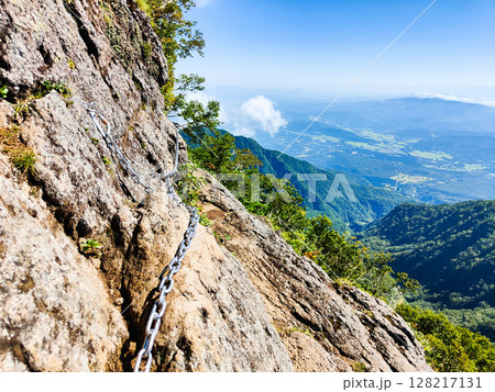 夏の妙高山登山（鎖場） 128217131