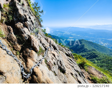 夏の妙高山登山（鎖場） 128217140