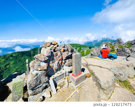 夏の妙高山登山(南峰頂上) 夏の妙高山登山(南峰頂上) 128217473