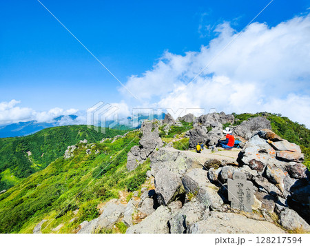 夏の妙高山登山（南峰頂上） 128217594