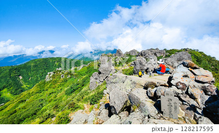 夏の妙高山登山（南峰頂上） 128217595