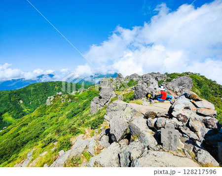 夏の妙高山登山（南峰頂上） 128217596