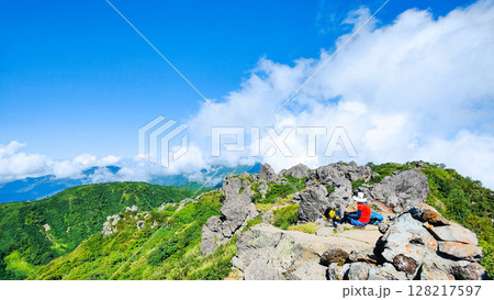 夏の妙高山登山（南峰頂上） 128217597