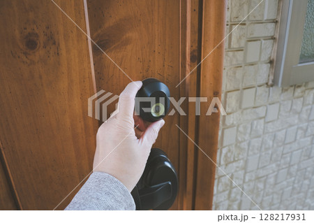 玄関の鍵穴 玄関の鍵穴 128217931