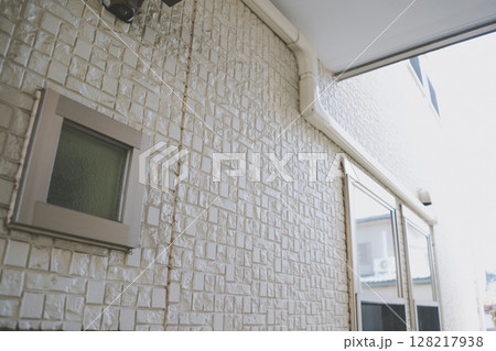 エアコン　室外　配管レイアウト　高所横引き 128217938