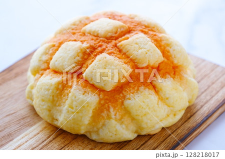 おいしそうなメロンパン おいしそうなメロンパン 128218017