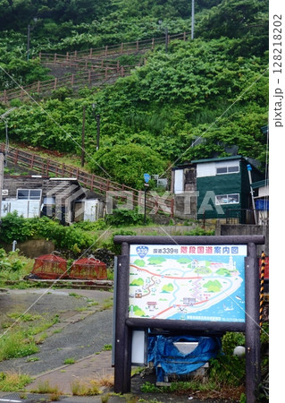 龍飛崎の国道339号 階段国道の麓側の風景(青森県外ヶ浜町) 龍飛崎の国道339号 階段国道の麓側の風景(青森県外ヶ浜町) 128218202