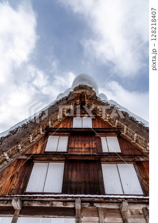 雪に覆われた冬の世界文化遺産 白川村(白川郷) 岐阜県 :1月 雪に覆われた冬の世界文化遺産 白川村(白川郷) 岐阜県 :1月 128218407