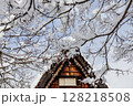 雪に覆われた冬の世界文化遺産　白川村（白川郷）　岐阜県 ：1月 128218508