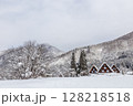 雪に覆われた冬の世界文化遺産　白川村（白川郷）　岐阜県 ：1月 128218518