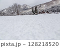 雪に覆われた冬の世界文化遺産　白川村（白川郷）　岐阜県 ：1月 128218520