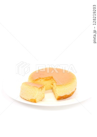 チーズケーキ　カット　断面　明るい背景 128219203