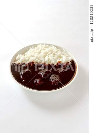 白背景のビーフカレーライス・ブラックカレー 白背景のビーフカレーライス・ブラックカレー 128219233