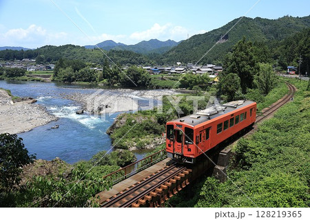 【長良川鉄道】長良川とナガラ600形〜パーシモン美濃里号〜(越美南線:福野〜美並苅安) 【長良川鉄道】長良川とナガラ600形〜パーシモン美濃里号〜(越美南線:福野〜美並苅安) 128219365