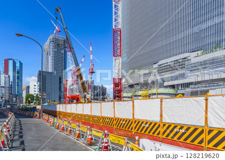 高輪ゲートウェイシティ・リンクピラー2の建設現場　再開発進む泉岳寺駅周辺の風景【東京都・港区】 128219620