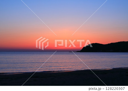 海に沈む夕日 128220307