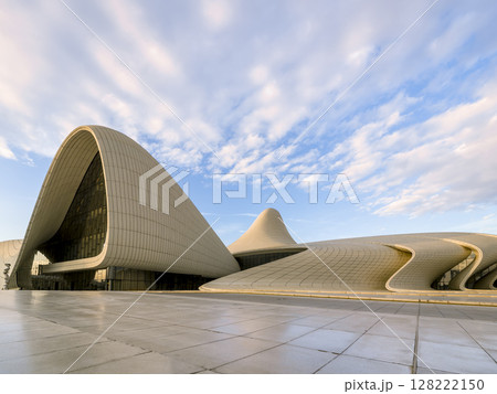 夕暮れ時のヘイダル・アリエフ・センター / Heydar Aliyev Center, Baku 夕暮れ時のヘイダル・アリエフ・センター / Heydar Aliyev Center, Baku 128222150
