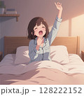 ベッドであくびをする女性 128222152