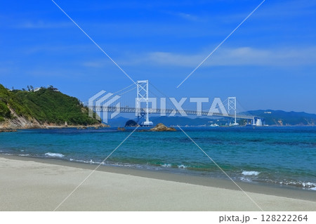 【徳島県】快晴の鳴門海峡と大鳴門橋 【徳島県】快晴の鳴門海峡と大鳴門橋 128222264
