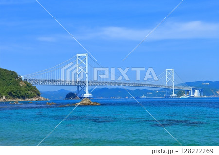 【徳島県】快晴の鳴門海峡と大鳴門橋 【徳島県】快晴の鳴門海峡と大鳴門橋 128222269