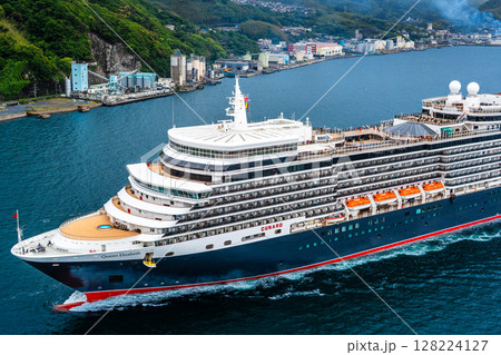 長崎港客船入港（Queen Elizabeth）女神大橋から【長崎市】 128224127