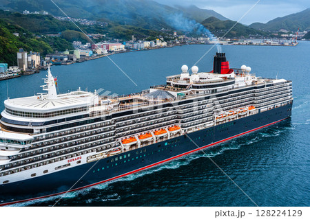 長崎港客船入港(Queen Elizabeth)女神大橋から【長崎市】 長崎港客船入港(Queen Elizabeth)女神大橋から【長崎市】 128224129