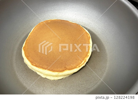 手作りホットケーキ 128224198