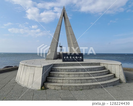 宗谷岬にある日本最北端の地の碑 128224430