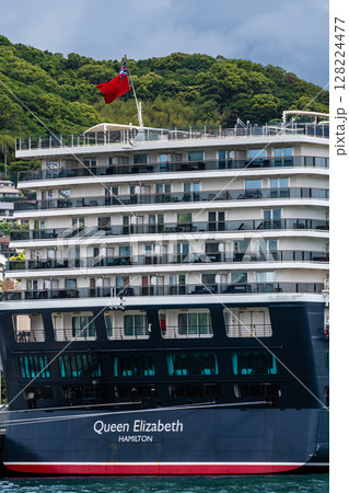 長崎港客船入港（Queen Elizabeth）水辺の森公園【長崎市】 128224477