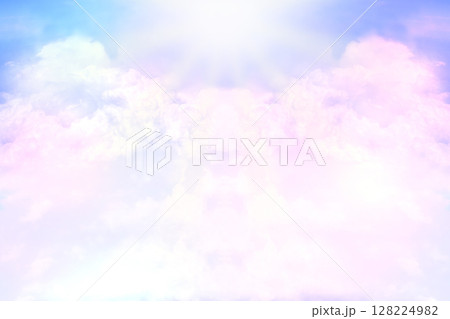 雲と太陽の光の背景イラスト 128224982